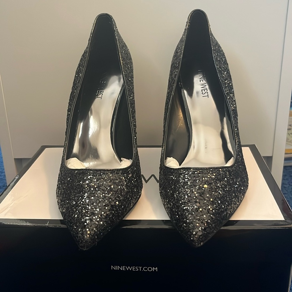 Nine West black glitter Pumps 4 inch heels with box. | never worn